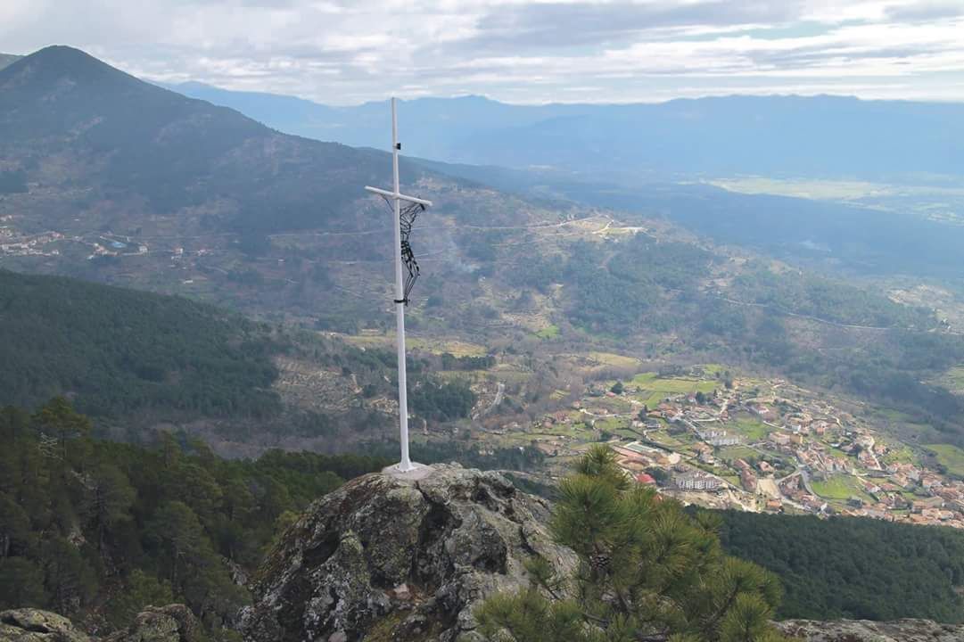 Risco de la Cruz y Gavilanes al fondo.